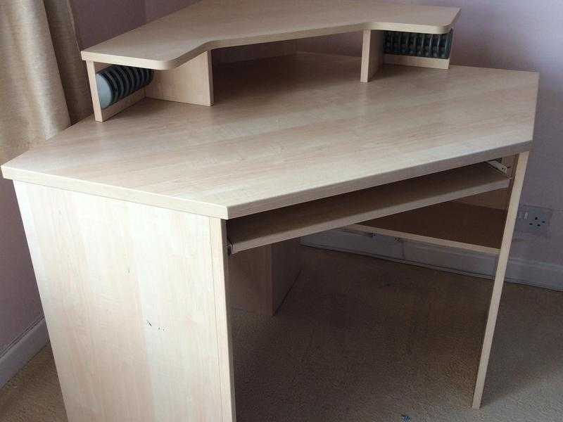 Corner desK