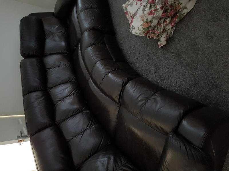 Corner leather suite