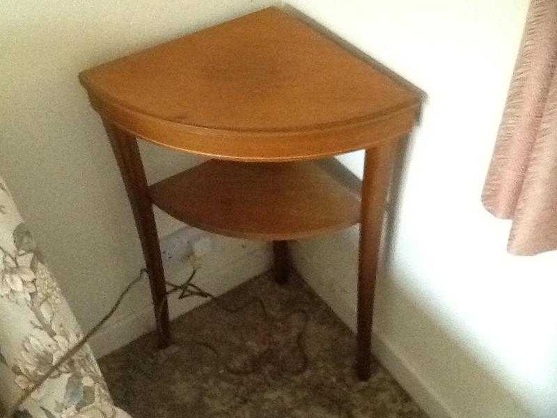 Corner Table