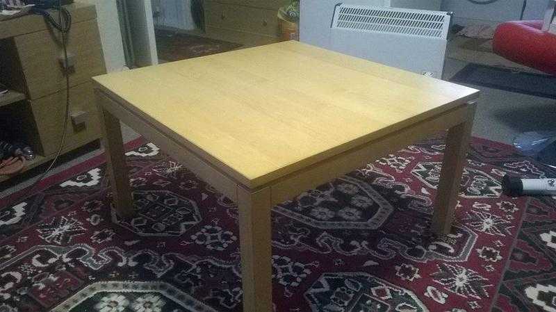 CORNER TABLE