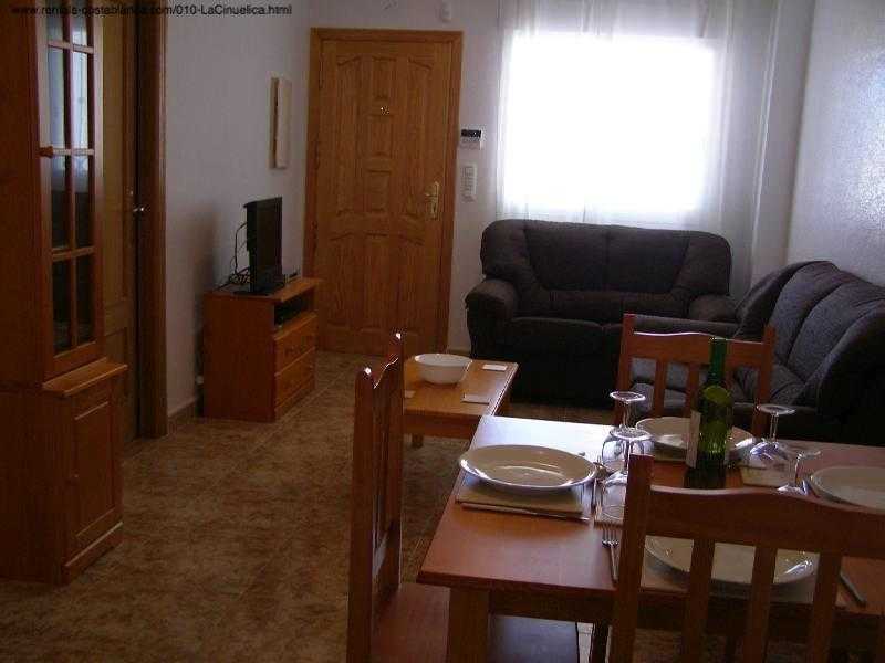 Costa Blanca, 2 bedroom, ground floor, English TV (SM010)