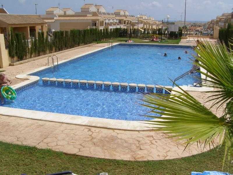 Costa Blanca, Semi-detached villa, 7 nights, 4 people 150-300 pw