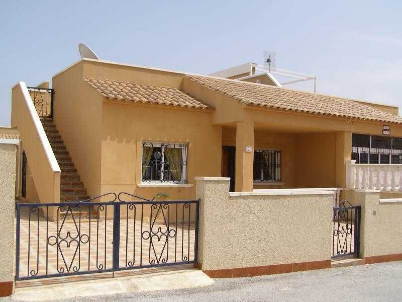 Costa Blanca, South facing, semi detached villa, air conditioning and English TV channels