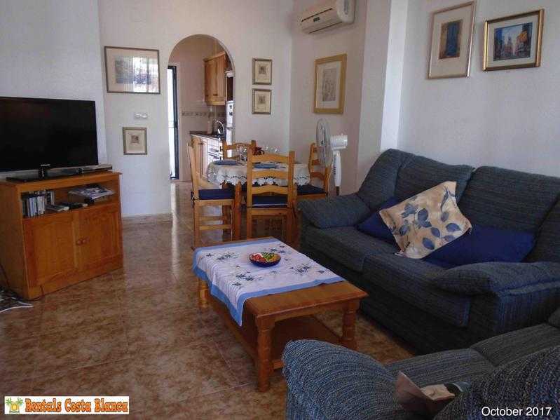 Costa Blanca, SPAIN. 2 bed, ground floor apartment, English TV, Wi-Fi, Sleeps 4 from 225pw (SM069)