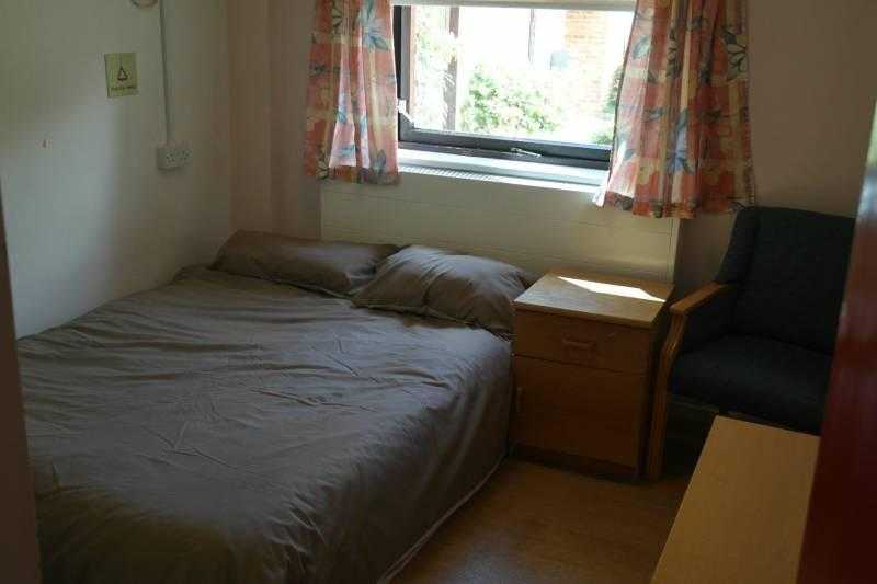 Cosy Double Room in Seven Sisters Station