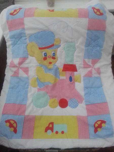 Cot Quilt - Teddy Bear Design (mainly white)