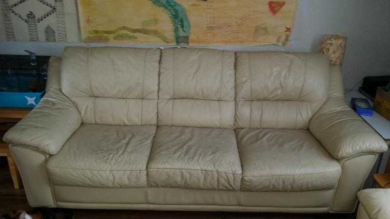 Cream 3 seater sofa, collection from south oxhey.