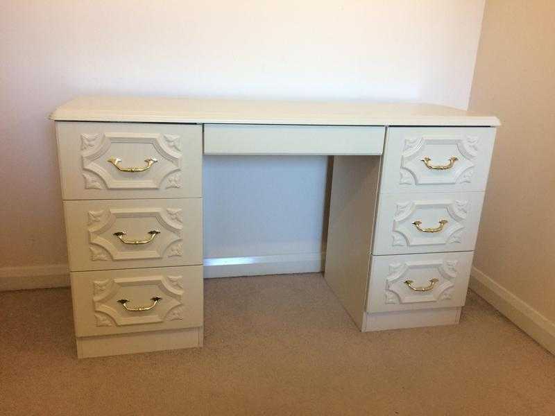 Cream 6 drawer dresser