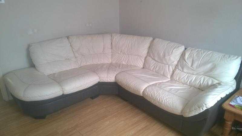 cream corner sofa need gone by today 185-16