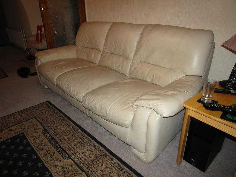 Cream Leather 3 piece suite with reclining chair all in good condition