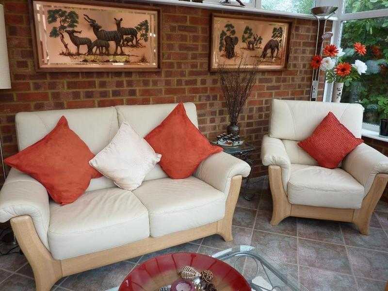 CREAM LEATHER amp LIGHT OAK 2 SEATER SETTEE AND ARMCHAIR IN EXCELLENT CONDITION