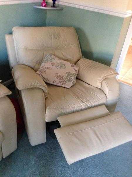 CREAM LEATHER ELECTRIC RECLINER