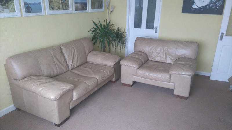 Cream Leather Sofa amp Armchair in excellent condition