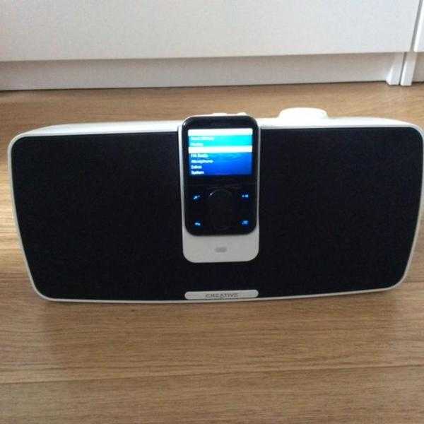 Creative Zen Vison M player and Playdock Z500 speaker dock