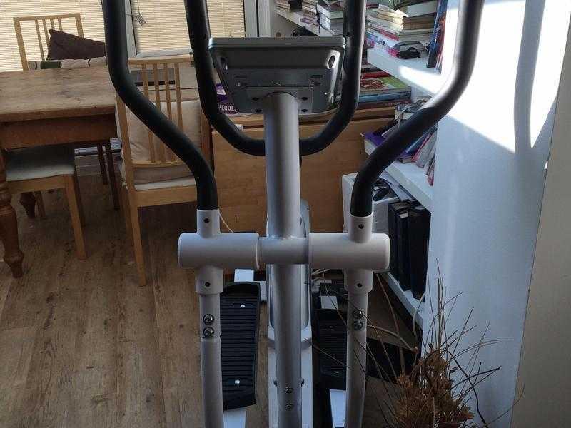 Cross trainer