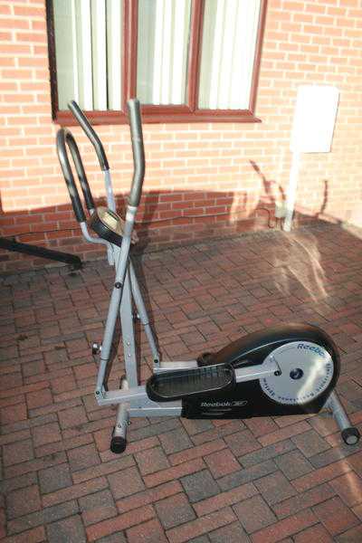 Cross Trainer - Reebok RE2000