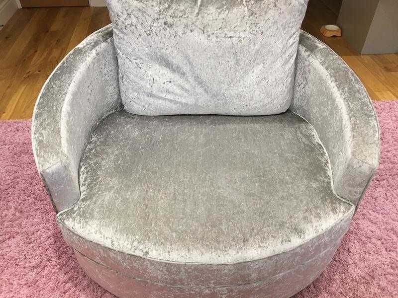 Cuddle chair in fantastic condition (crushed velvet)