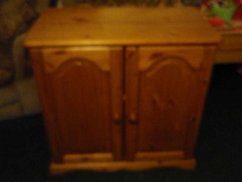 cupboard solid wood nice condition 31quothigh 31quotlong 17quotwide