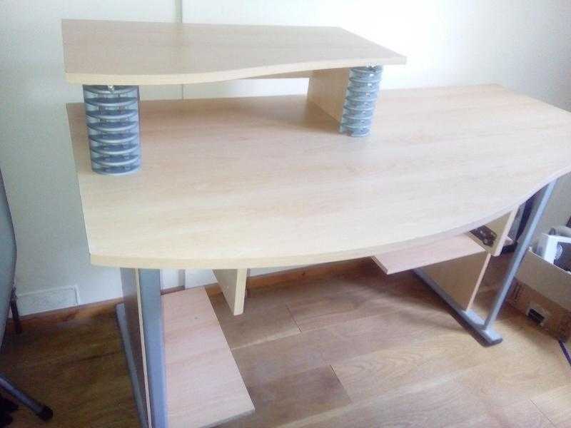 Curved desk