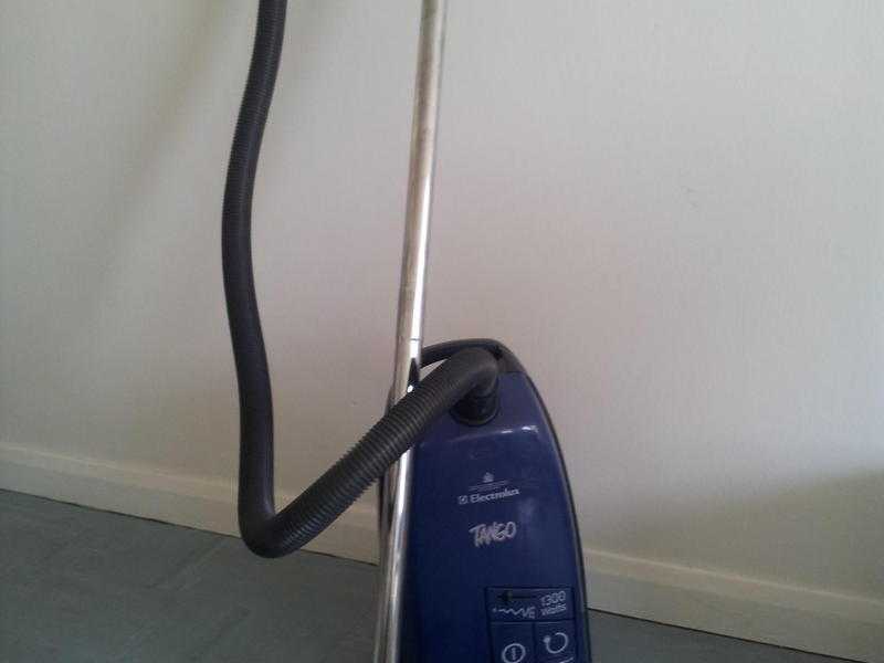 Cylinder vacuum cleaner