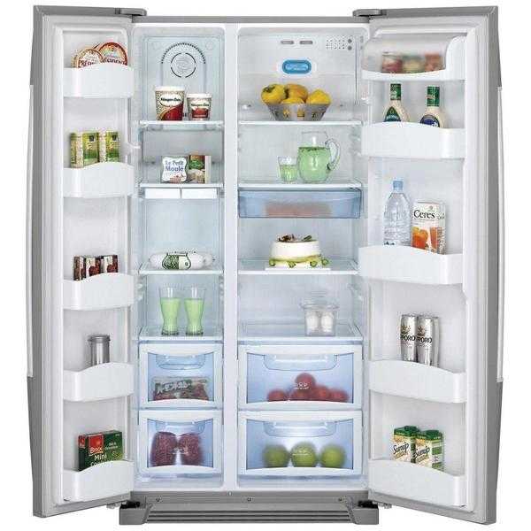 Daewoo American style fridge freezer