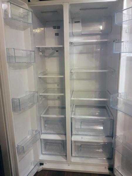 Daewoo American style fridge freezer