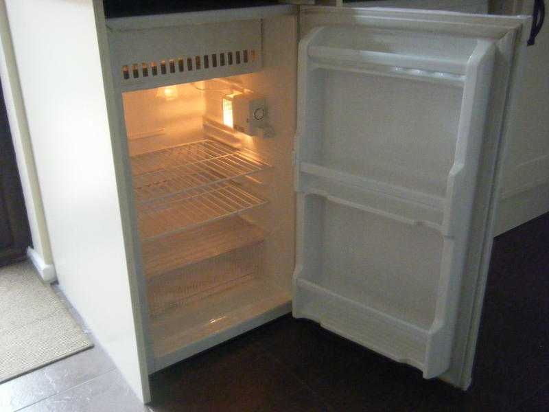 Daewoo FR-143WH Refrigerator