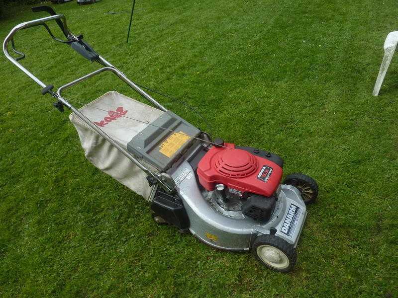 Danarm Honda professional self propelled roller mower 21 cut retail 1000  (Newick)