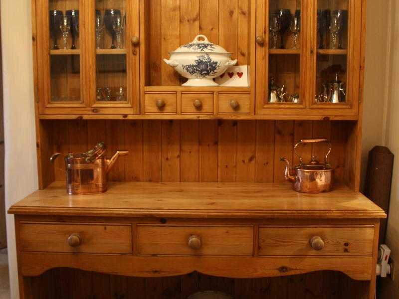 Dark Wood Pine Dresser