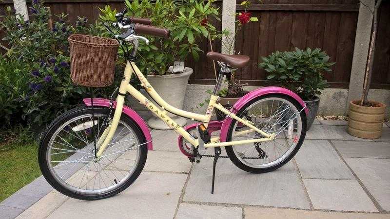 Dawes Lil Duchess 20quot Girls Bike 6 Gears , Plus 2 helmets and scooter in Pink amp Cream