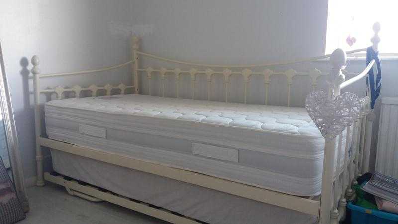 day bed for sale