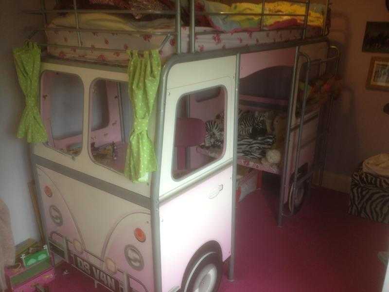 DE VAN CABIN BED 6