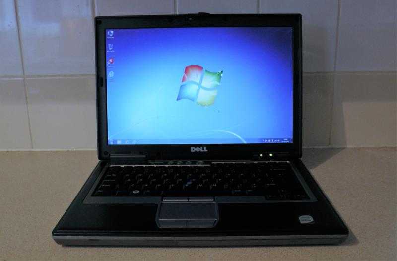 Dell Latitude D630 Laptop W7 2GB Wifi