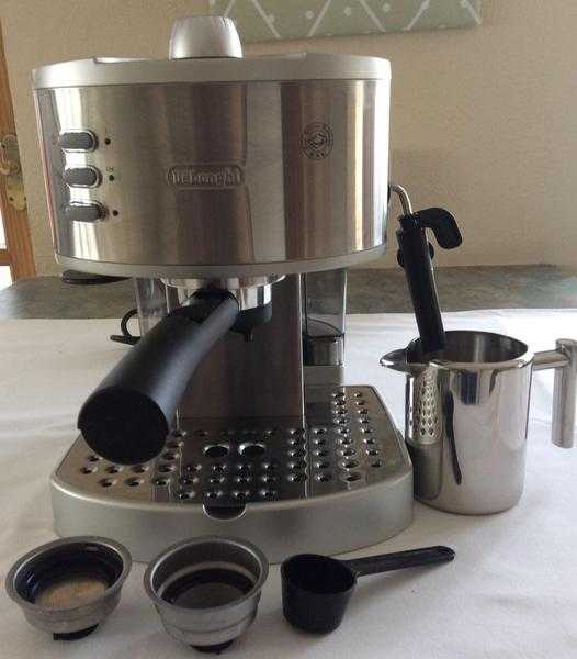 Delonghi Coffee MakerMachine EC330 with built-in milk steamerfrother for sale
