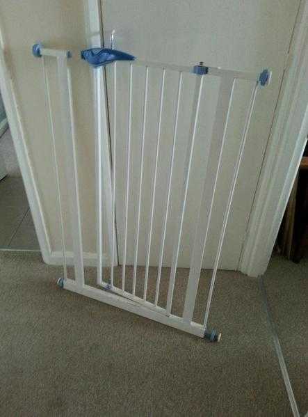 Deluxe tall Lindam stair gate