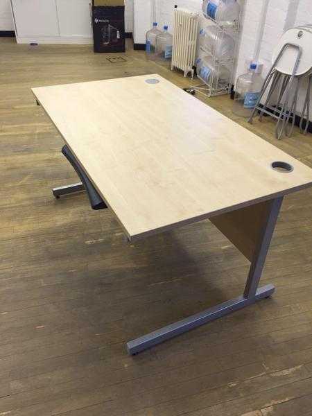 Desk in excellent condition