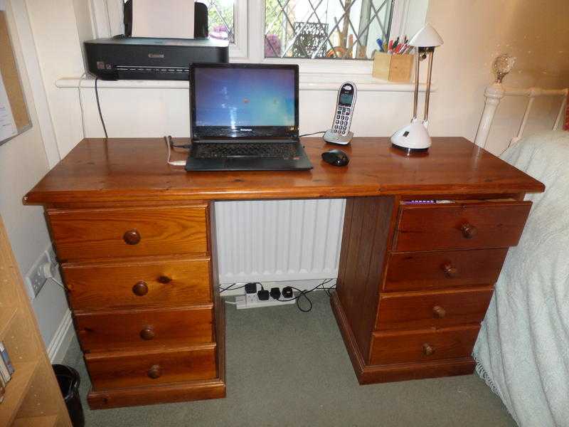 Deskdressing table