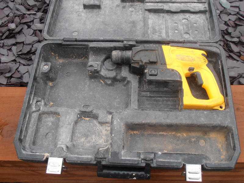Dewalt 24volt hammer drill and Case  no batteries or charger