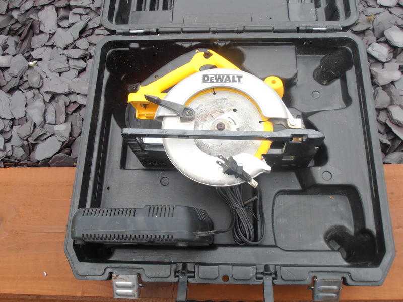 Dewalt  24volt Power Saw No batteries