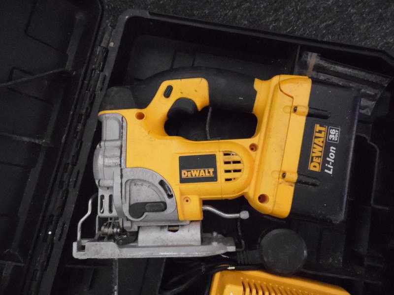 DEWALT BATTERY JIGSAW