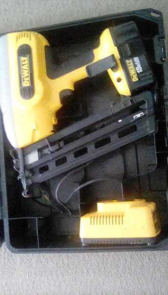 DEWALT DC618 NAILER