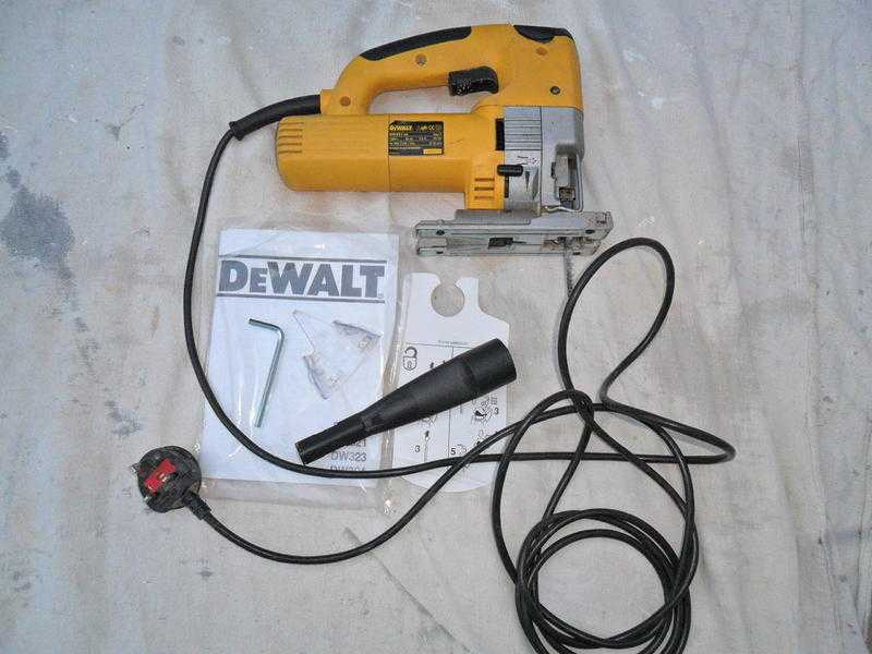 DEWALT PROFESSIONAL JIGSAW 240V   700W