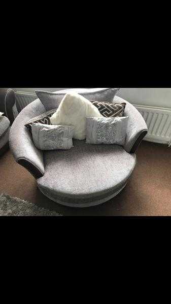 Dfs 4 seater sofa and cuddle chair