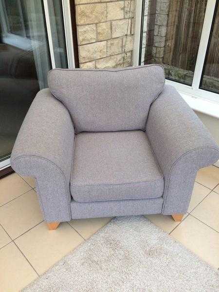 DFS Chair FOR SALE