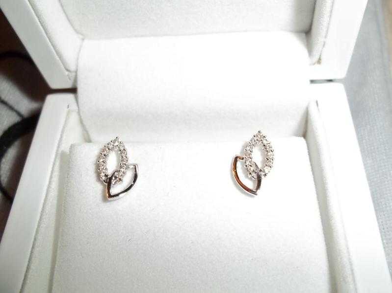 Diamond and 18ct white gold earrings brand new