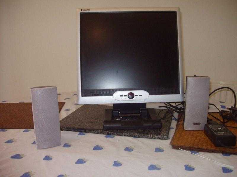 Digimate PC monitor 17 in with 2 speakers