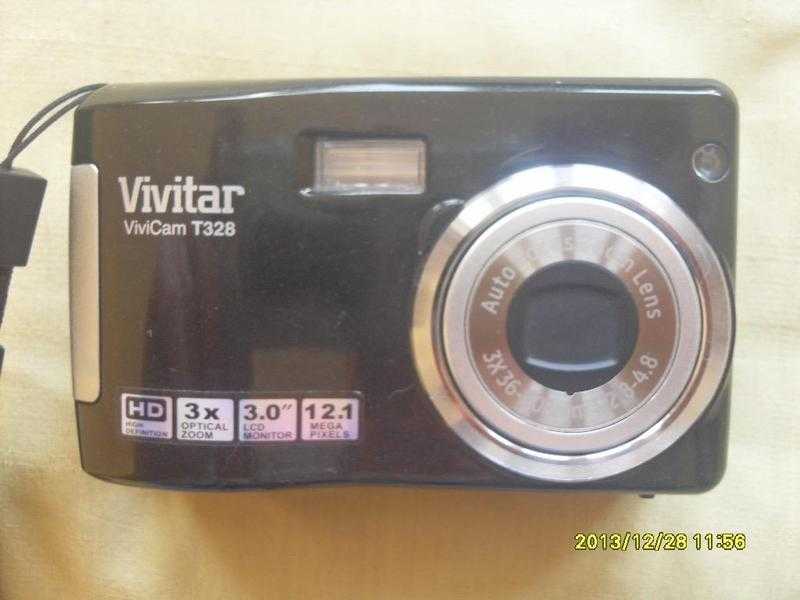 Digital 12.1 mp Camera by VIVITAR 100 working