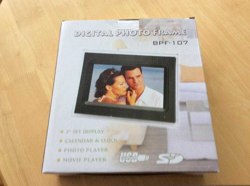 Digital photo frame