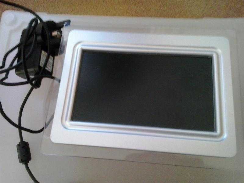 Digital photo frame exellent condition.no box