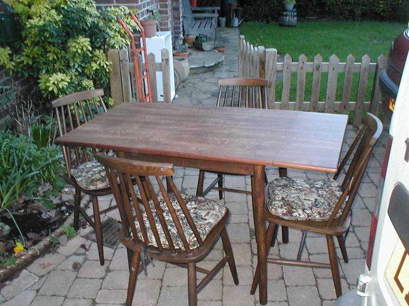 Dinette Dining Table and 4 Matching Chairs